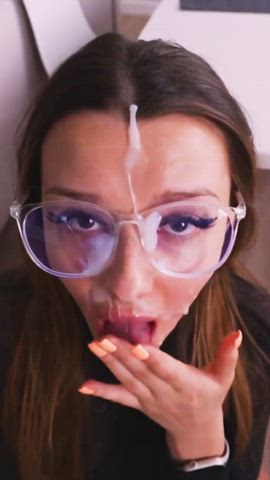 Sexy Amateur girl loves taking a hot facial all over her glasses