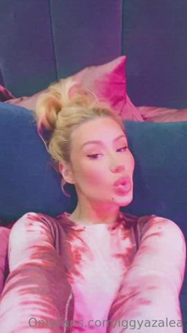 blonde celebrity iggy azalea kiss onlyfans clip