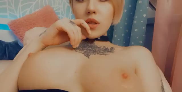Big Tits Camgirl Cute Short Hair Tattoo Teen clip