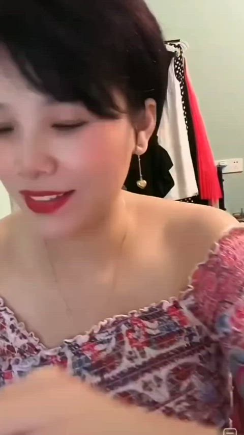 accidental asian big nipples camgirl chinese embarrassed nipslip clip