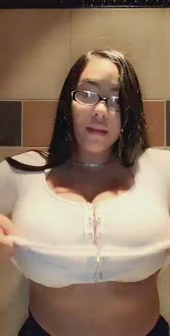 boobs huge tits jiggling clip