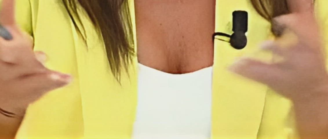 boobs busty cleavage public solo tease tits r/titsworship clip
