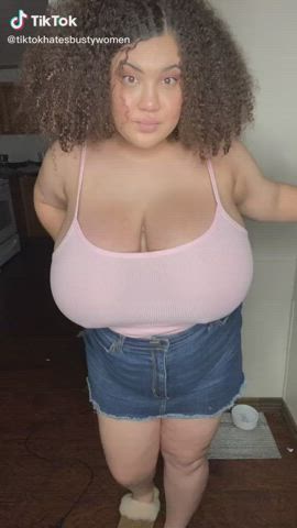 Big Tits Bouncing Tits Braless Chubby Huge Tits Nipples TikTok clip