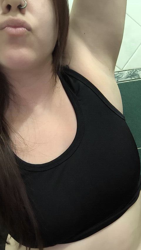 How do you think these sexy armpits taste, what would you do to them?