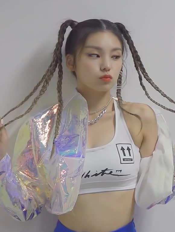 465. Itzy - Yeji