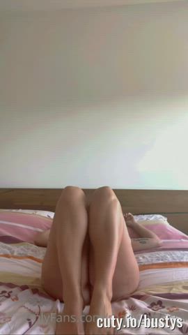 Mady open legs on bed