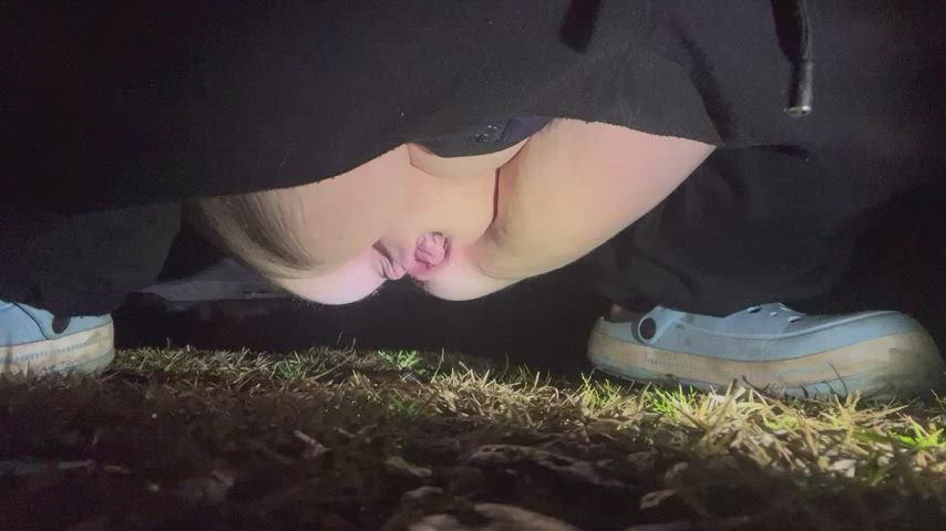 outdoor piss pissing public pussy pussy lips squirt squirting clip