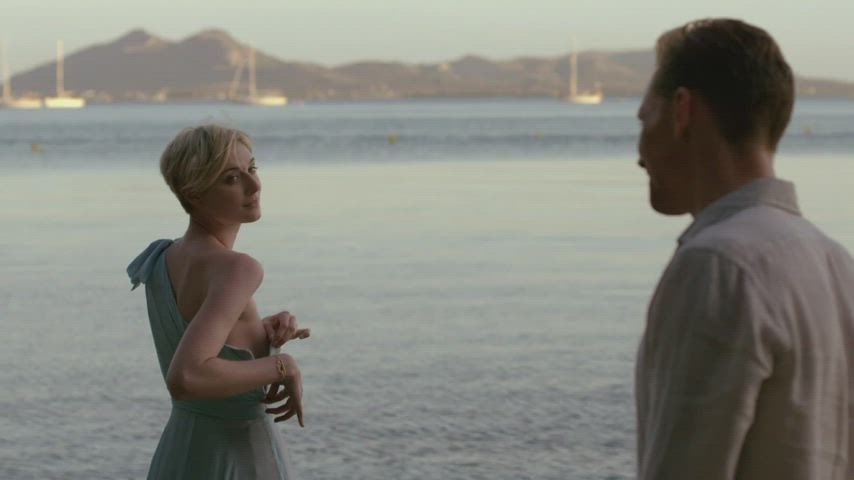 [Ass] [Nipple] Elizabeth Debicki in 'The Night Manager' (2016) (25 years old)