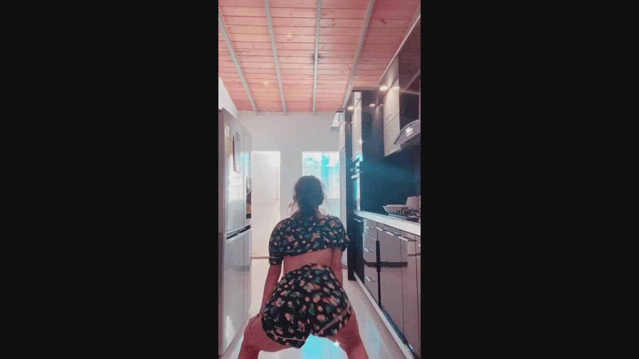 Booty Shaking Twerking clip