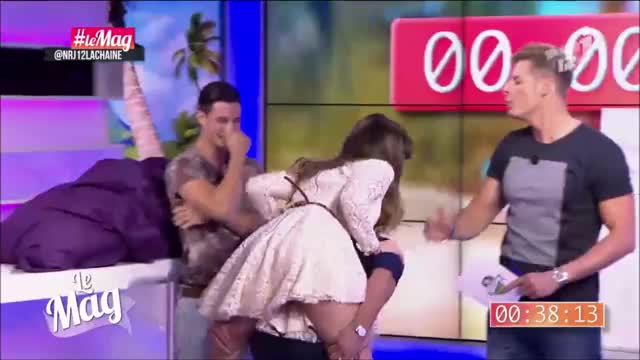 Benoît (Le Mag) lui soulève la robe en direct... Capucine Anav (très) énervée