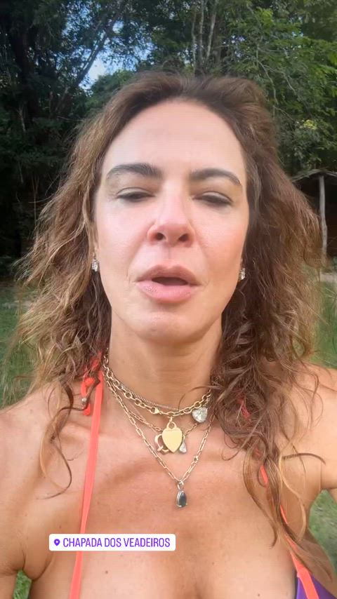 big tits bikini brazilian celebrity cleavage milf model clip