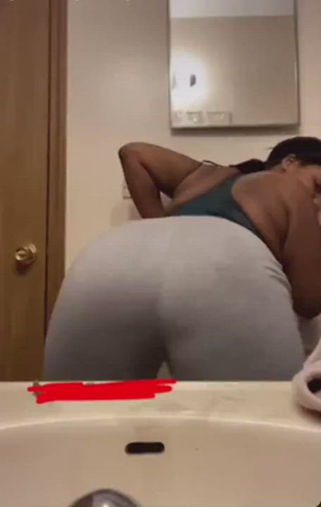 Rate her ass and her twerk🍑