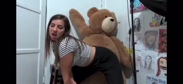 Gabbie Hanna grinding and twerking her nice big booty on teddy bear like a total