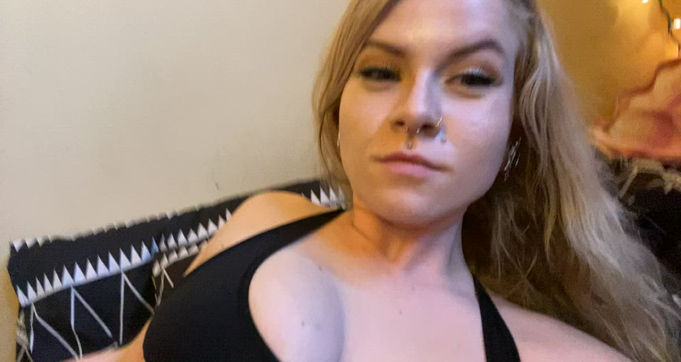 I want you to cum on my tits 🥵