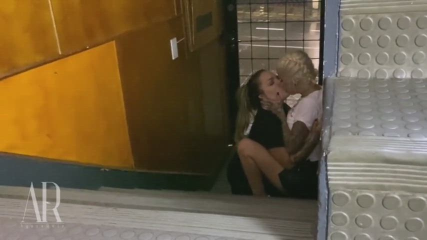 Caught Neighbor Fucking her Girlfriend in Public Stairs @AgataRuiz4