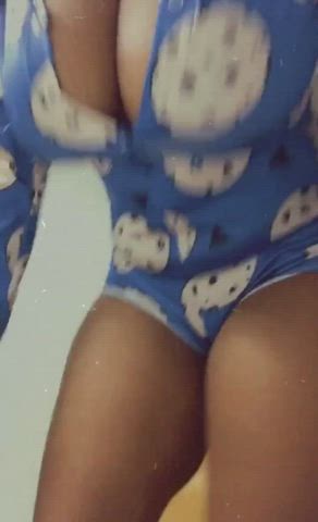 Big booty twerking. Mega link in the comments.