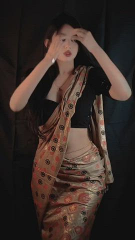 dancing saree tiktok clip