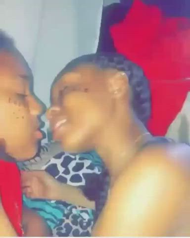 ebony kiss kissing lesbian clip