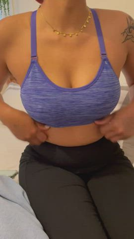 Cum for my titties pls 🥰