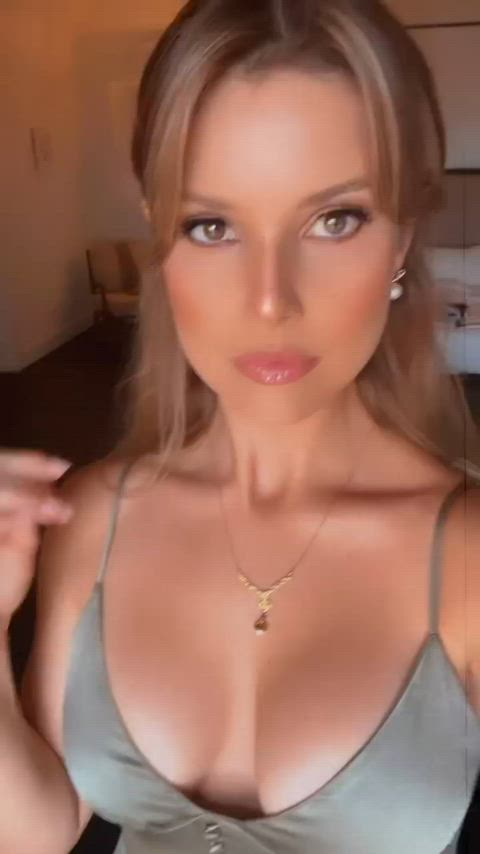 amanda cerny cleavage sexy clip