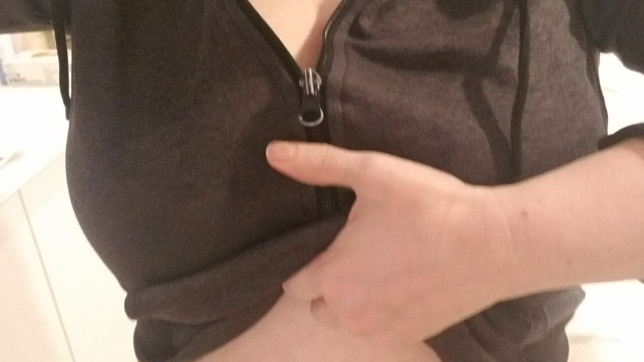 Huge Tits Natural Tits Titty Drop clip