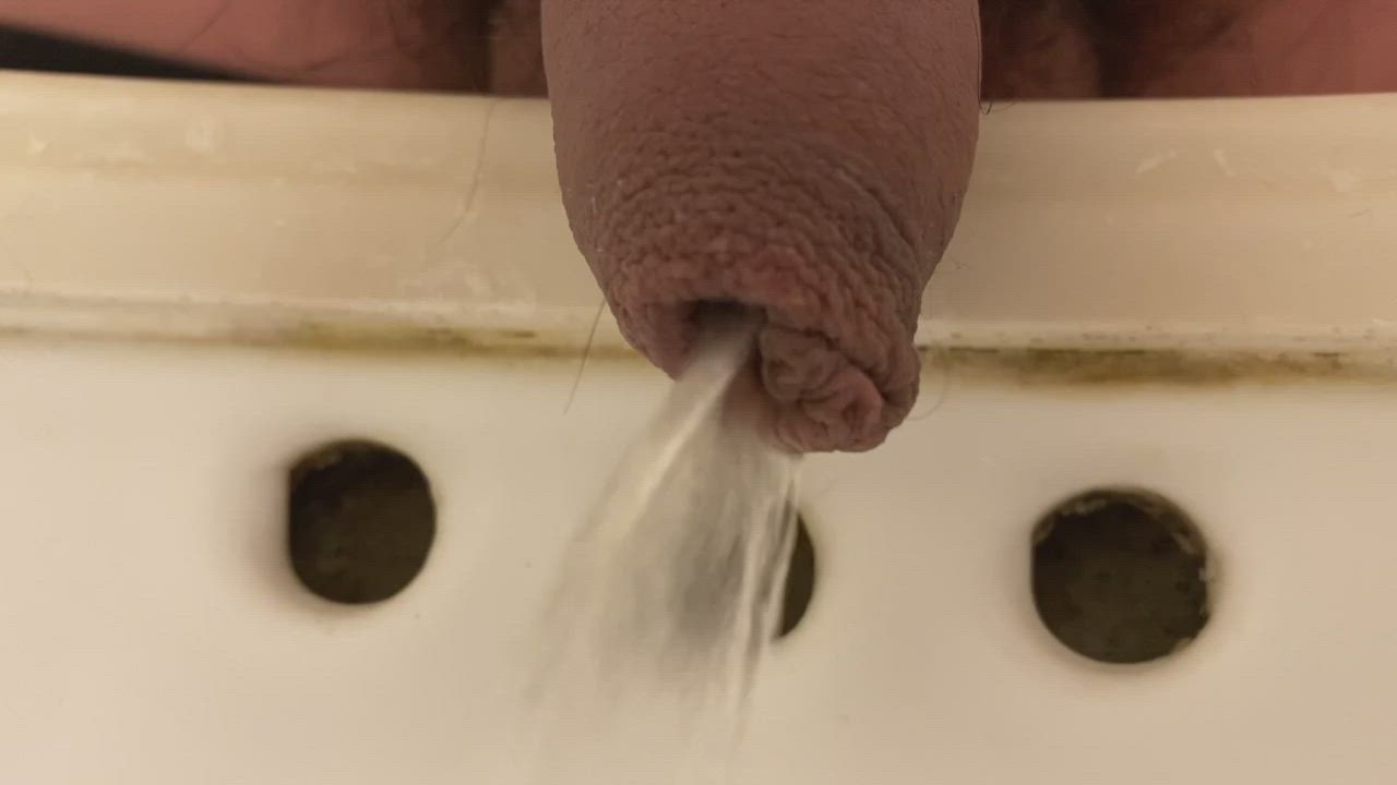 Hot piss pouring from my foreskin