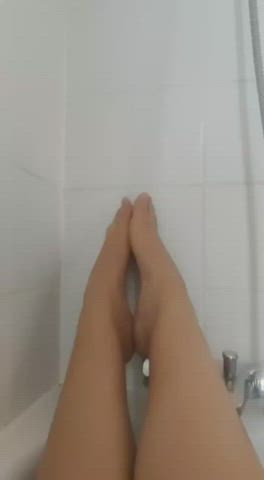 bath bathtub feet feet fetish foot fetish foot worship footjob toes wet clip