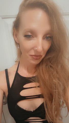 Mature MILF is ready for a night out!
