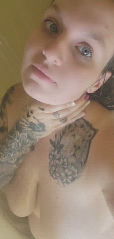 eye contact shower tits curvy hot-girls-with-tattoos clip