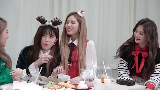 181225 프로미스나인 (fromis 9)의 크리스마스 파티 - YouTube 6