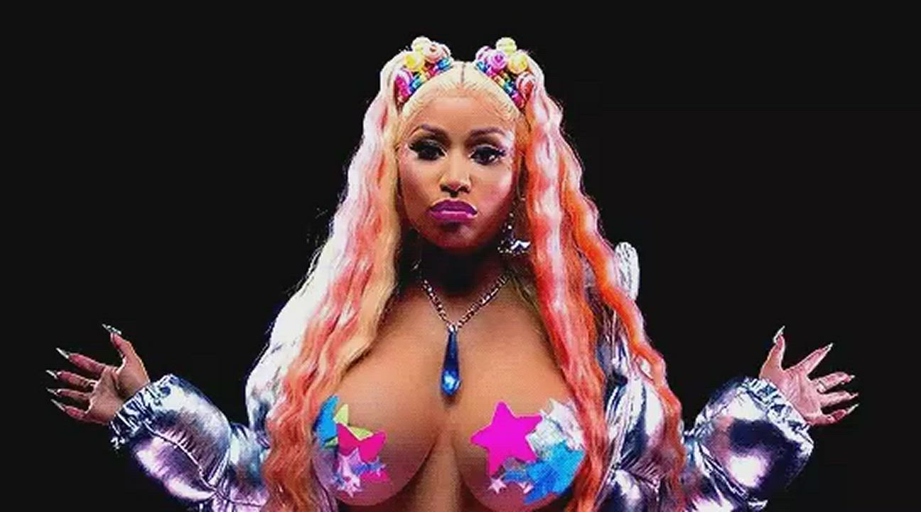 Boobs Bouncing Nicki Minaj clip