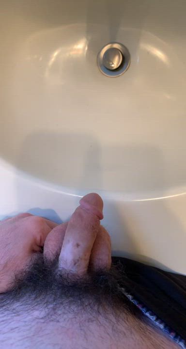 pissing in the sink 💦