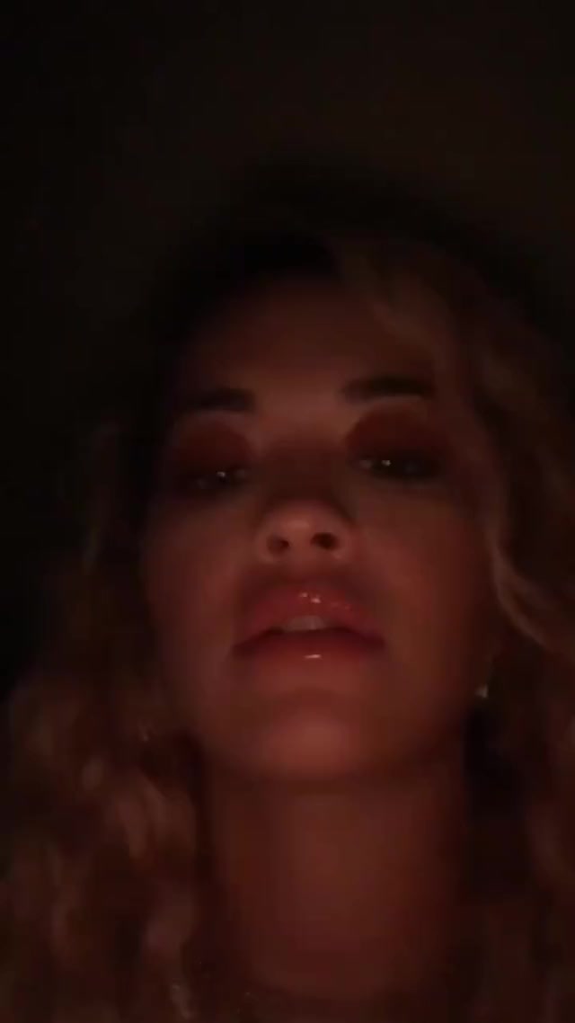 Rita Ora Tit Flash