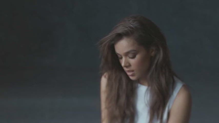 celebrity hailee steinfeld sexy clip