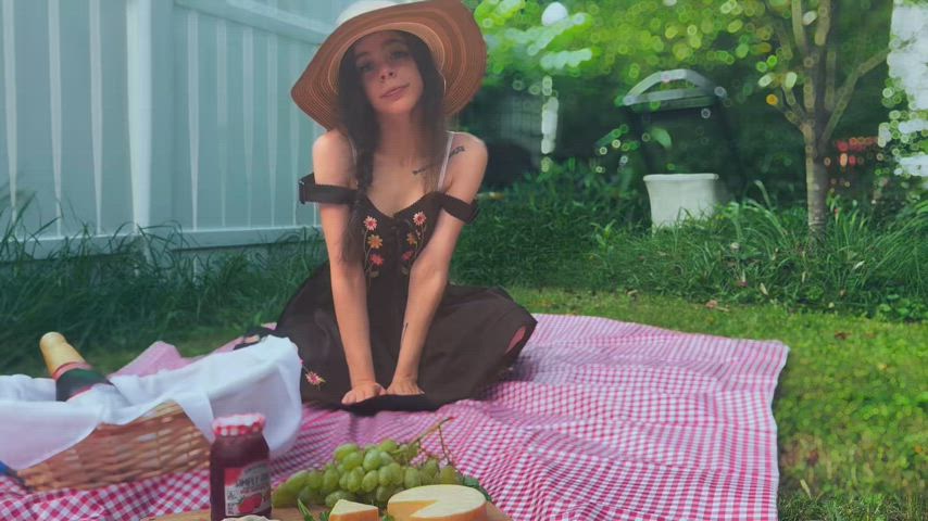 You know you wanna come with me on my naughty picnic.. 