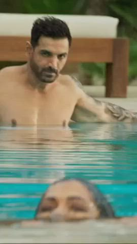 Cumdevi Deepika Padukone gets wet in Swimming pool!✊️💦💦