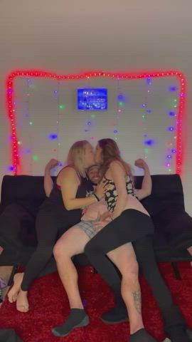 Dans casting couch with real amateur Milfs!