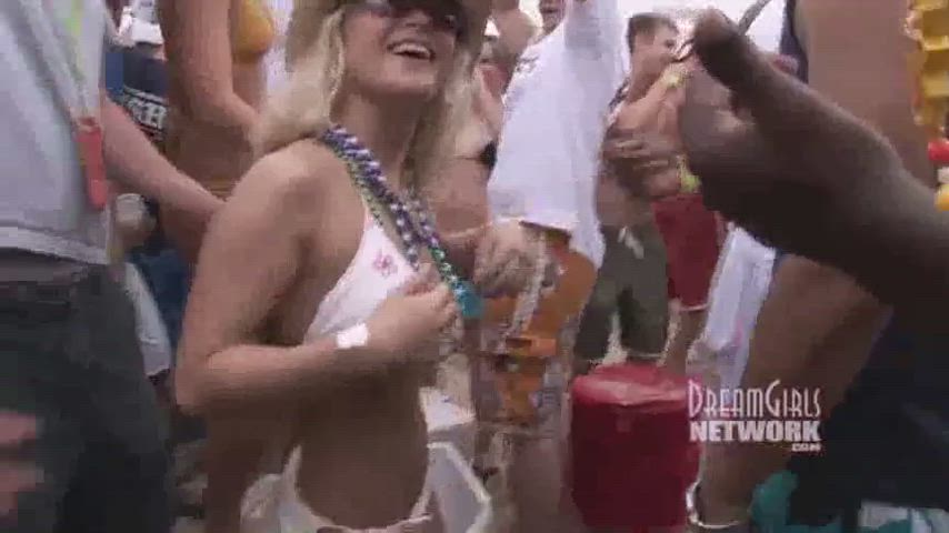 blonde boobs bouncing tits cute flashing natural tits public spring break tits clip