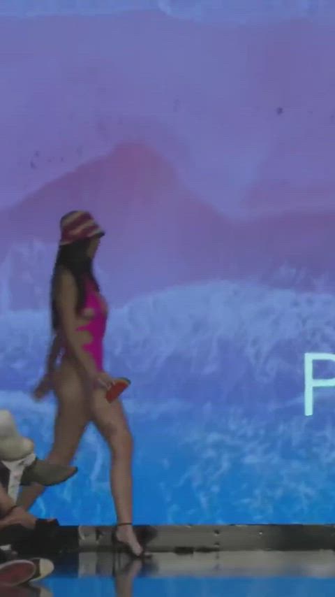 jiggling model swimsuit walking clip