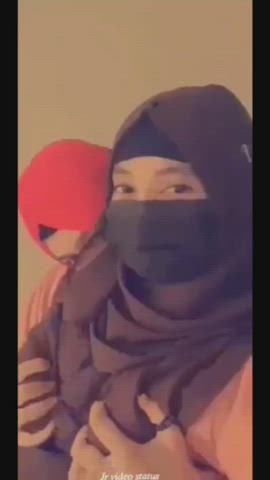 Muslim sister playing w boobs😍😋