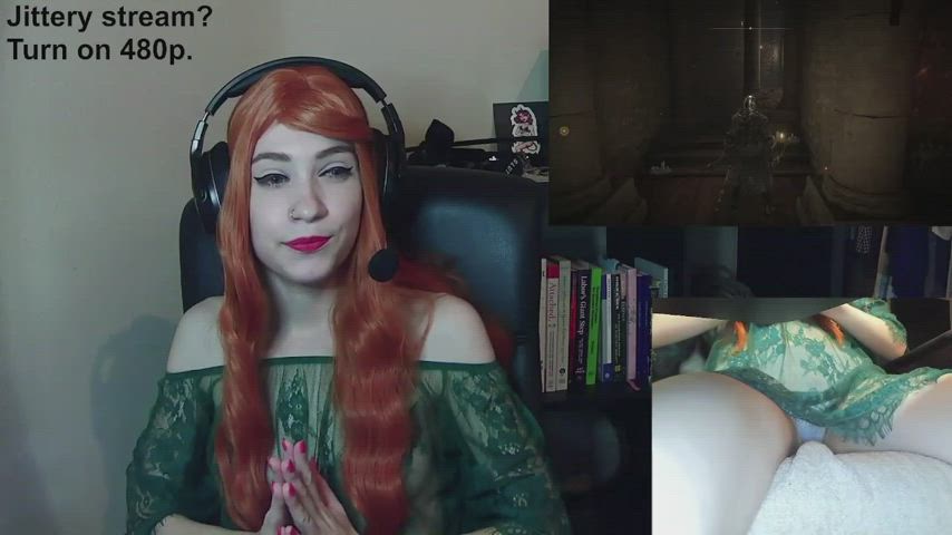 Teen Gamergirl flashing her beautiful ass during her gaming stream