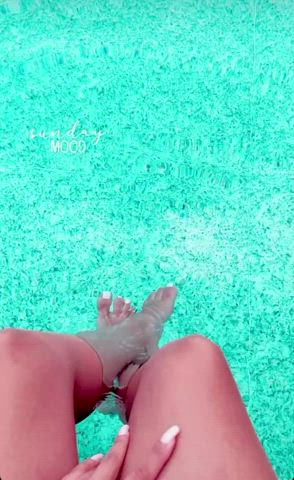 feet pool thighs clip