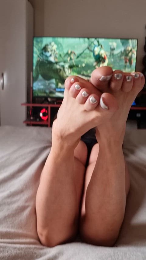 I'm just chill playing shadow of war meanwhile you are my bf looking my feet [oc]