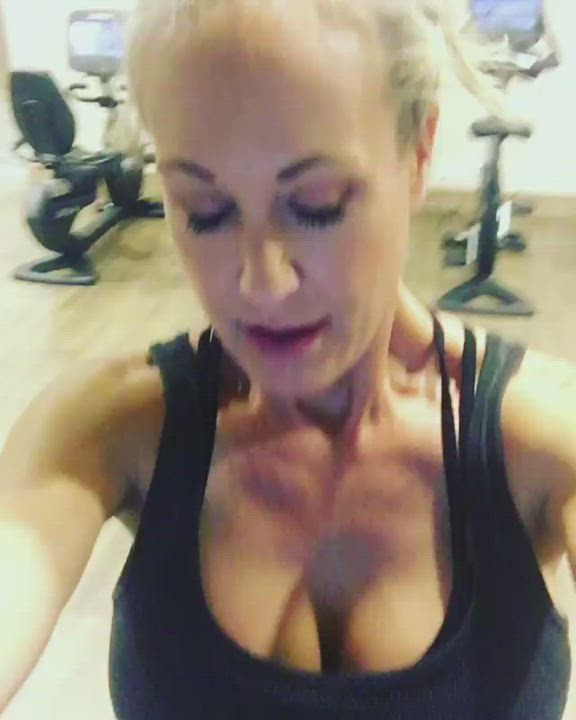 Blonde Brandi Love Gym clip