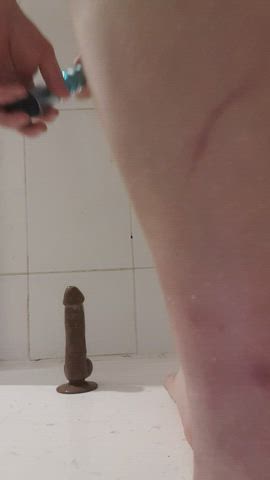 Fucking my wet leaking asshole, with a little squirt at the end 😁