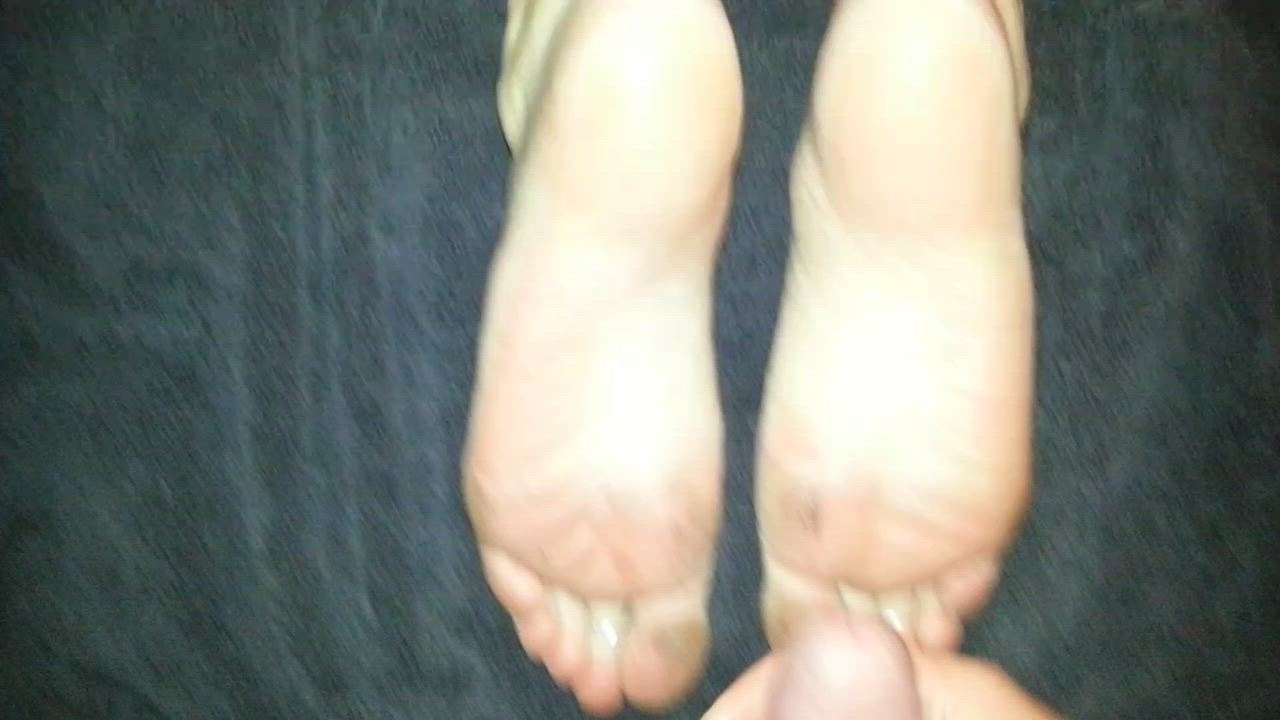 Hubby blowing his load on my soles