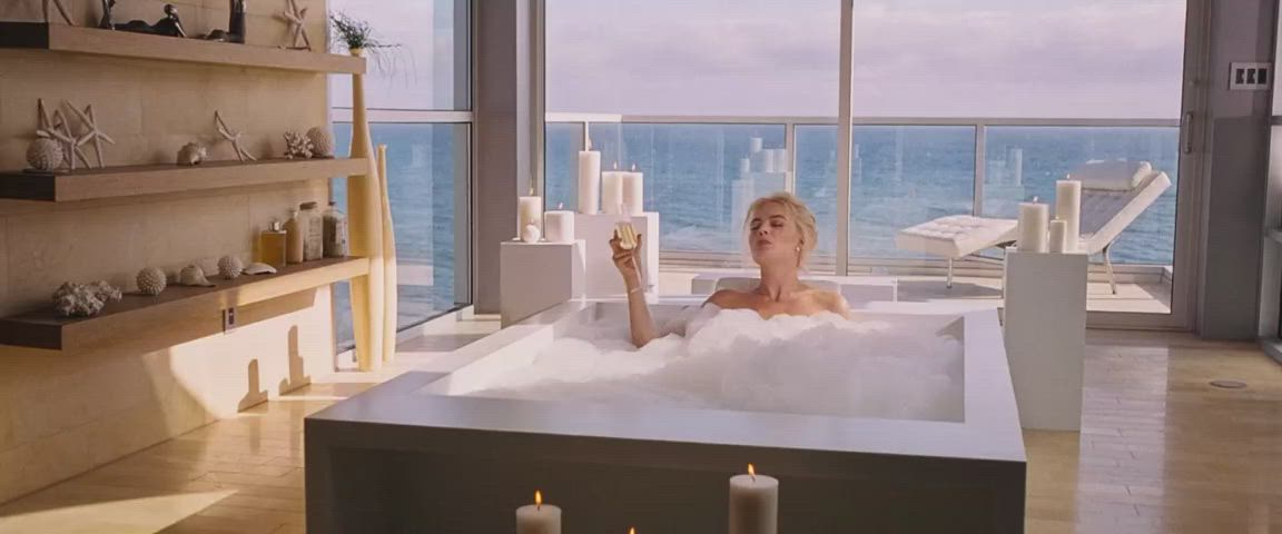 bathtub blonde margot robbie clip