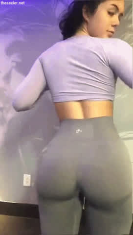 Big booty clapping