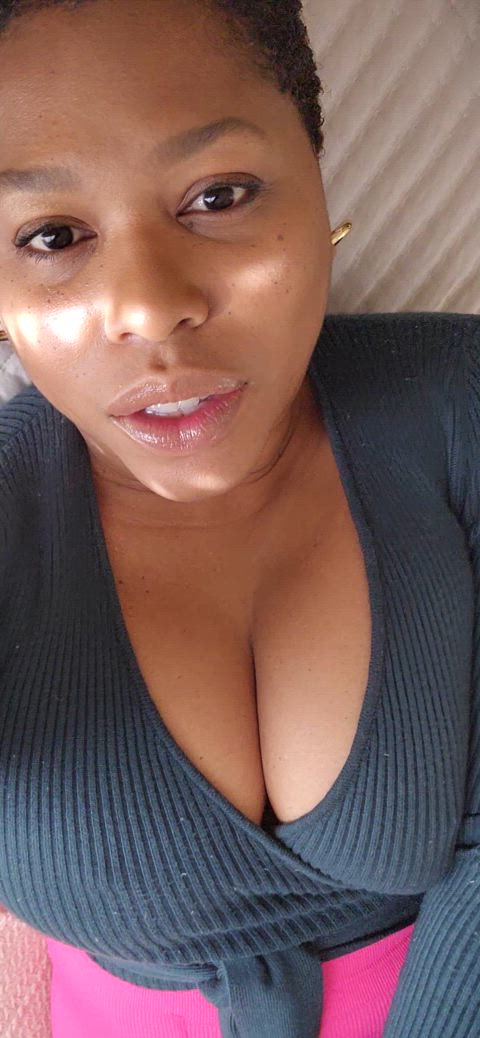 cleavage milf tits onlyfans-creators clip