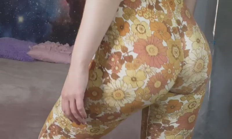 Ass Ass Clapping Booty Bouncing Jiggling Leggings Spanking Teen Yoga Pants Porn GIF